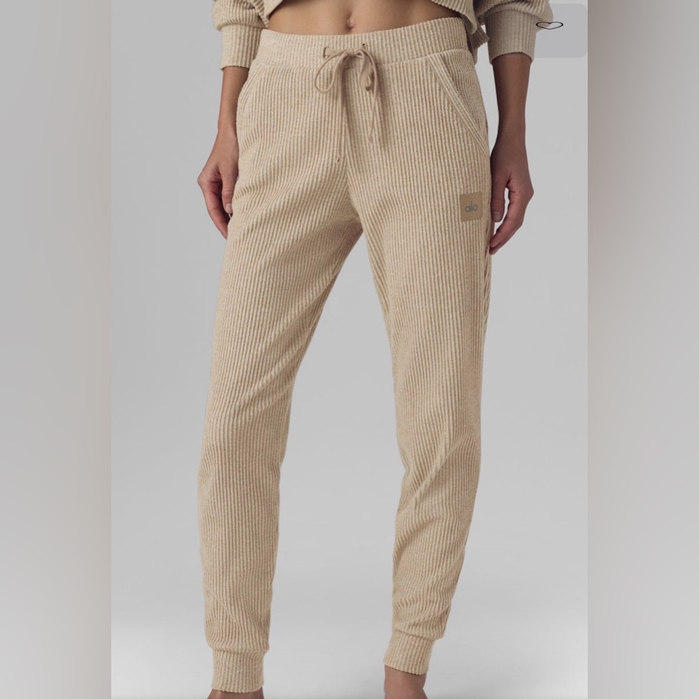 Alo Muse Hoodie and Sweatpant Set - Picture 13 of 14